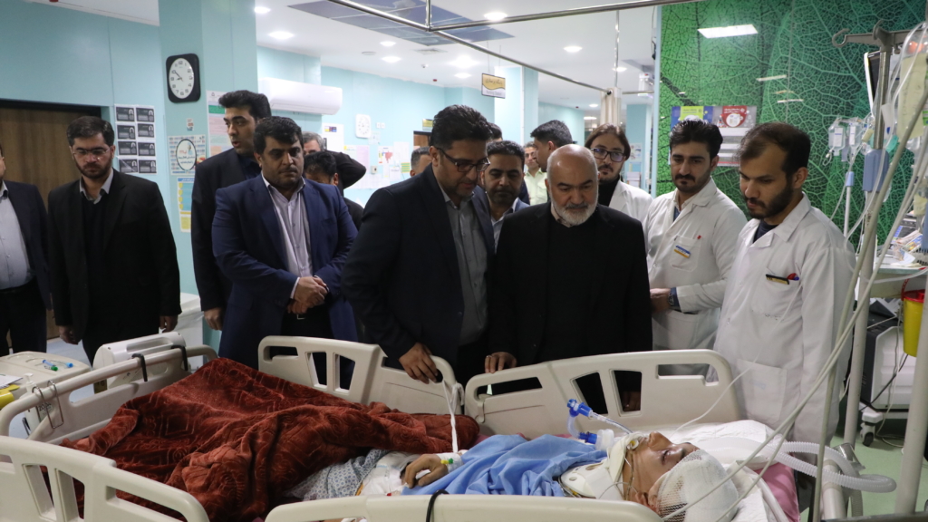 سید محمدرضا موالیزاده، استاندار خوزستان، شامگاه یکشنبه ۱۴ بهمن ماه، از آرمان امیدی، خواننده جوان خوزستانی، در بیمارستان گلستان اهواز عیادت کرد. این دیدار در پی سانحه رانندگی صورت گرفت که منجر به مصدومیت این هنرمند جوان شد