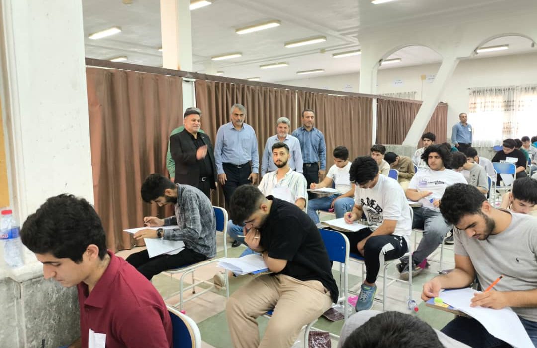 بازدید فرماندار مسجدسلیمان و سرپرست دانشگاه آزاد اسلامی از روند برگزاری کنکور سراسری