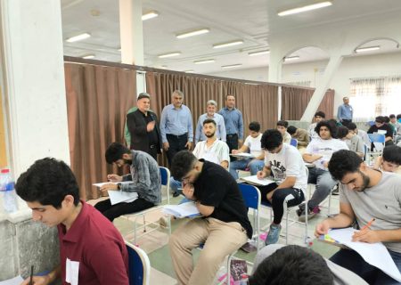 بازدید فرماندار مسجدسلیمان و سرپرست دانشگاه آزاد اسلامی از روند برگزاری کنکور سراسری