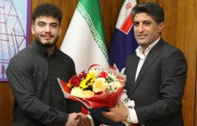 در نشست صمیمی مدیرعامل شرکت بهره برداری نفت و گاز مسجدسلیمان از قهرمان ملی وزنه‌برداری تجلیل شد