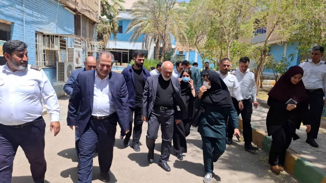 بازدید استاندار خوزستان از خوابگاه دانشجویی آسیب‌دیده در اهواز / دکتر موالی‌زاده: اقدامات تروریستی دشمن، مرزهای انسانی را نادیده گرفته است / مردم خوزستان با روحیه جهادی، توطئه دشمن را به فرصتی برای انسجام تبدیل کردند